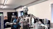 Il robot si sveglia e sembra umano: la scena incredibile
