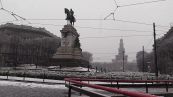 Milano, la prima neve della stagione imbianca i monumenti