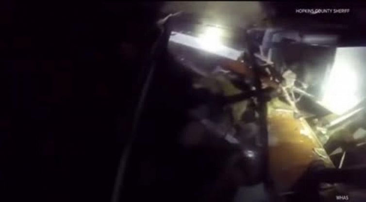 Il tornado travolge la casa: bimbi salvati dalla vasca