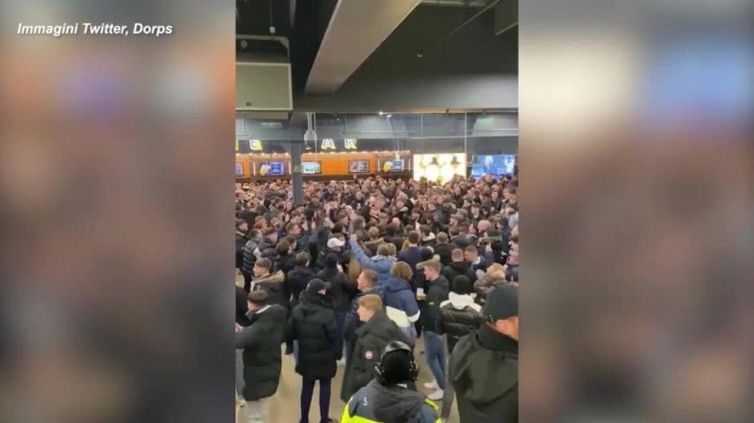 Tifosi del Tottenham pazzi di Conte, per lui il coro: "Mangia spaghetti, beve Moretti"