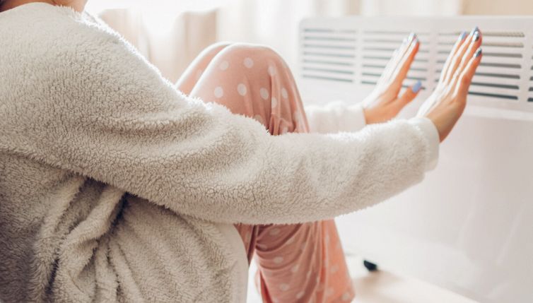 Perché le donne hanno sempre mani e piedi freddi
