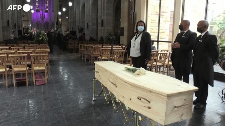 Sudafrica, i funerali dell'arcivescovo Desmond Tutu: il corpo verra' liquefatto