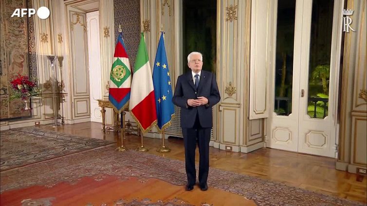 Mattarella saluta e disegna l'identikit del successore