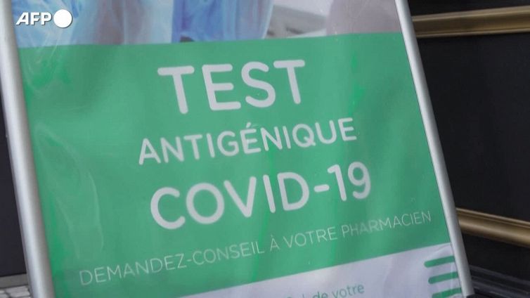 Omicron e' la piu' contagiosa di sempre ma e' meno letale