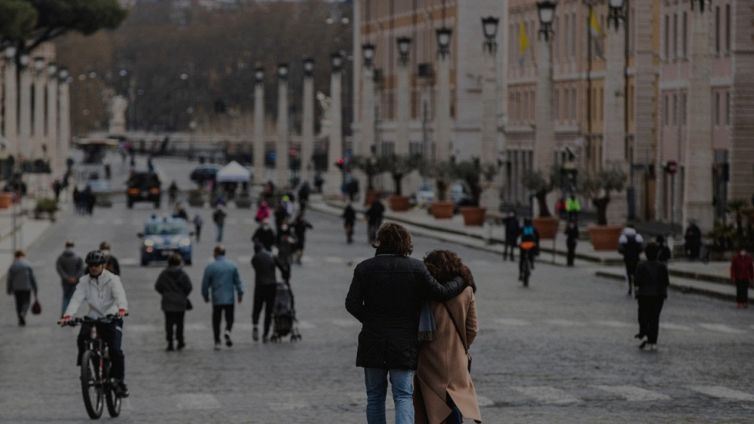 Le varianti Covid predominanti in Italia: le regioni che cambiano colore dal 4 gennaio