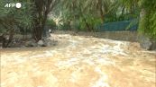 Oman, strade allagate a causa delle forti piogge