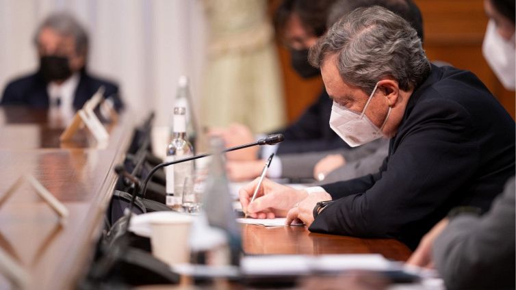 Terza dose, smart working e obbligo vaccinale, le novità previste