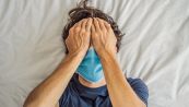 Omicron, paura per i sintomi: può causare la paralisi del sonno