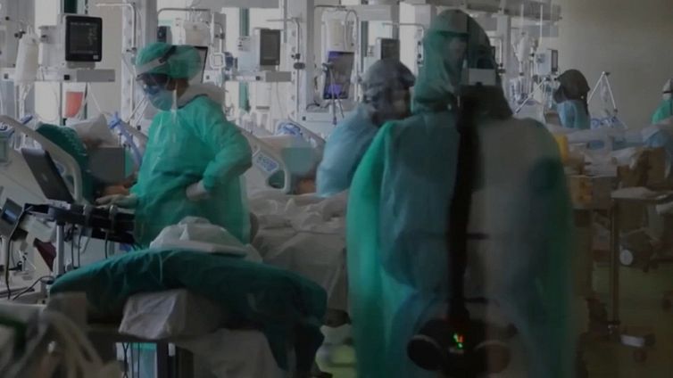 Covid, allarme ricoveri, quale regione rischia la zona rossa