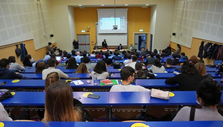 Tornano esami e lauree a distanza in università: le nuove misure