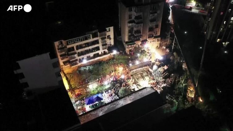 Cina, crolla un edificio per un'esplosione: almeno 16 morti