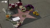 I fan rendono omaggio a Sidney Poitier sulla sua stella a Hollywood