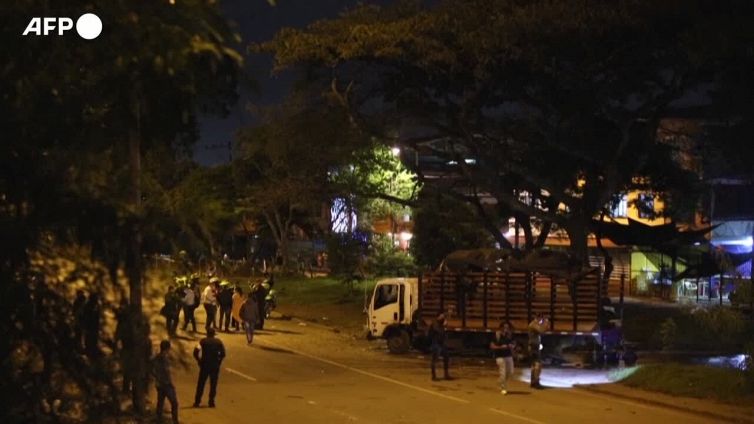 Colombia, attacco terroristico contro la polizia: 13 agenti feriti