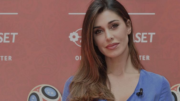Belen risponde alle critiche: il diritto di essere donna e mamma