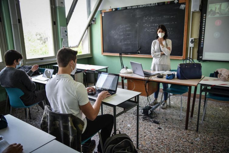 Scuola, come funziona la quarantena dal 10 gennaio