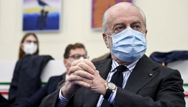 Bilancio del Napoli in rosso, ma aumenta lo stipendio di De Laurentiis