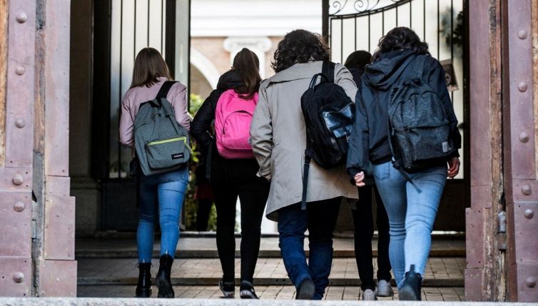 Caos scuole: dove hanno riaperto prima e dove slittano ancora
