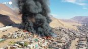 Cile, un incendio distrugge un quartiere nel nord del Paese