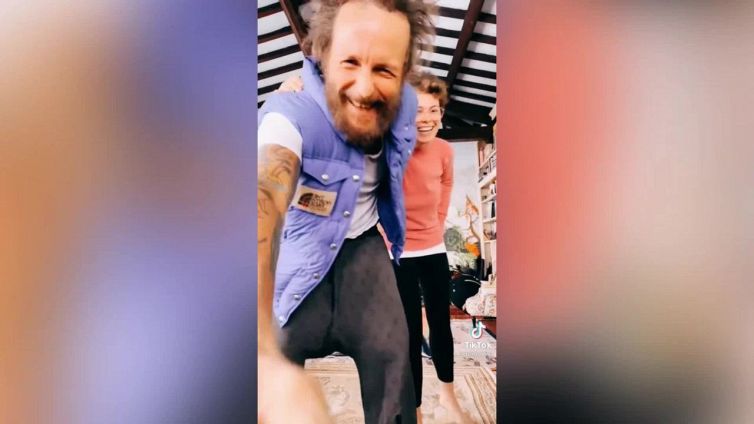 Jovanotti è guarito dal Covid e su Instagram festeggia insieme alla figlia