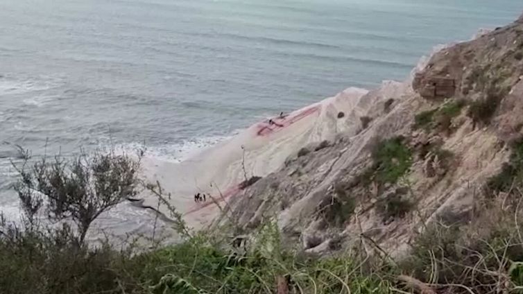 Sarebbe stata una sfida alle istituzioni la vandalizzazione della Scala dei Turchi, 2 denunciati