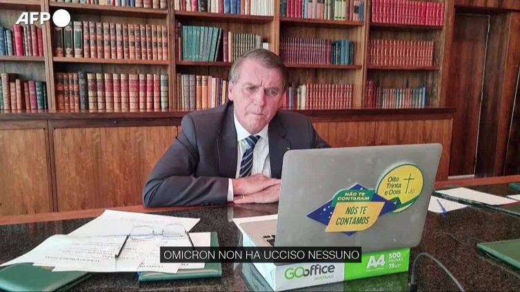 Covid, il presidente del Brasile minimizza l'impatto della variante Omicron: "E' la benvenuta"