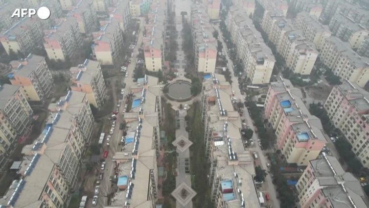 Nessuna macchina in giro, le immagini aeree della citta' cinese di Anyang in lockdown