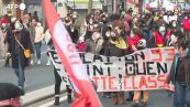 Parigi, gli insegnanti in sciopero contro le regole anti-Covid