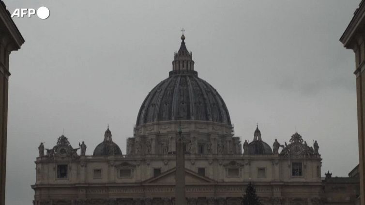 Papa: "Sono eroi i padri e le madri delle famiglie profughi e migranti"