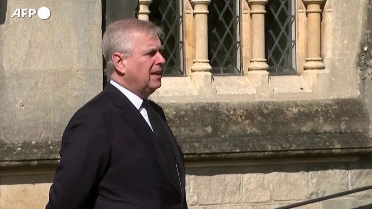Il caso Epstein travolge Andrea, la Regina gli toglie i titoli