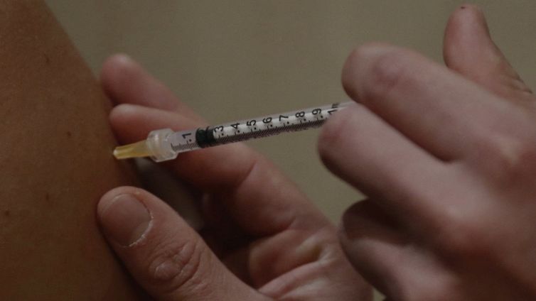 Due paesi continuano a rifiutare il vaccino, com'è la situazione