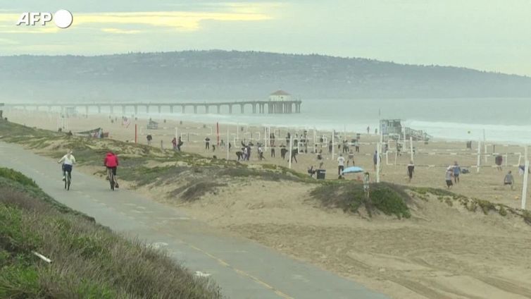 Tonga, tsunami dopo l'eruzione di un vulcano sottomarino