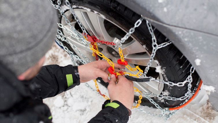 Catene da neve, ecco come montarle