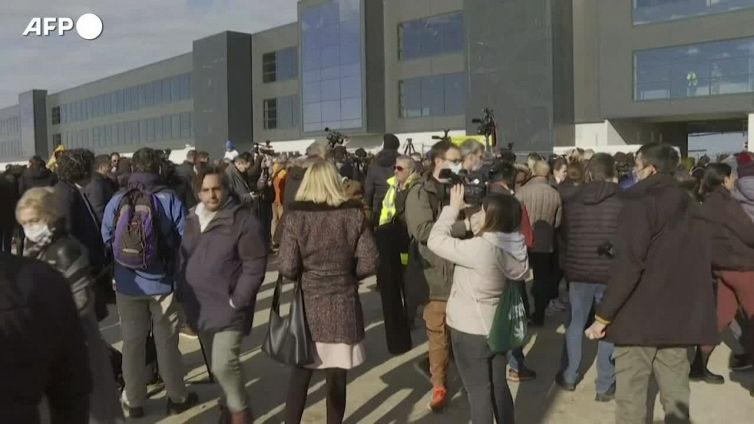 Djokovic, tifosi e giornalisti aspettano Nole all'aeroporto di Belgrado