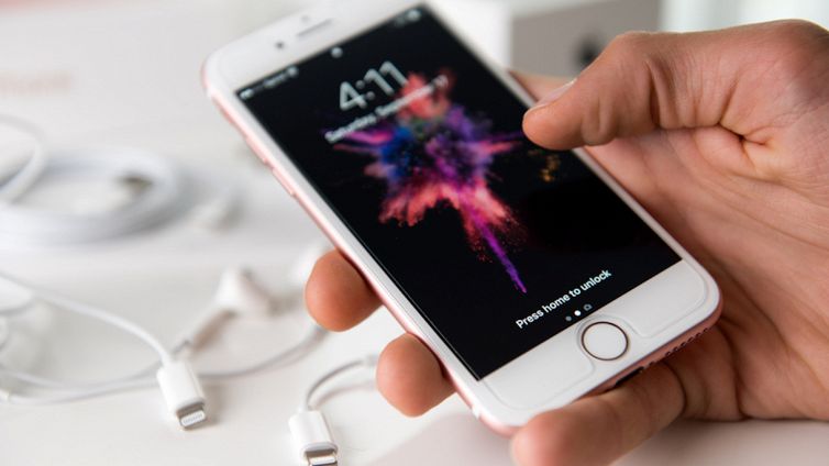 IPhone, come mostrare nome e foto su iMessage