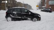 Canada, una tempesta di neve a Toronto fa chiudere scuole e centri per vaccini