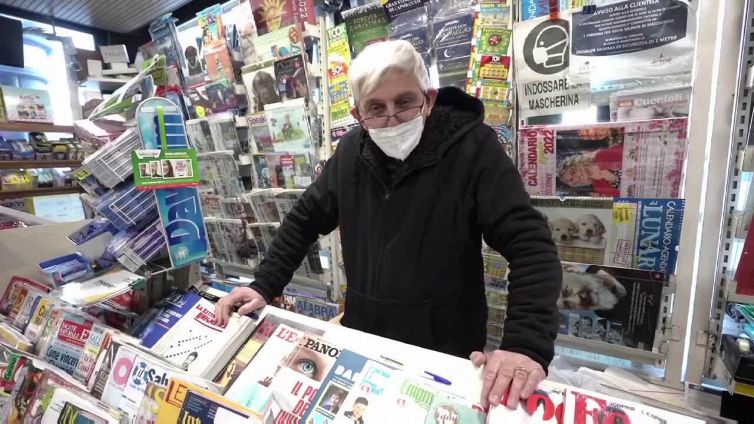 Green pass, edicolante di Torino: "Se e' un chiosco come mi devo comportare?"