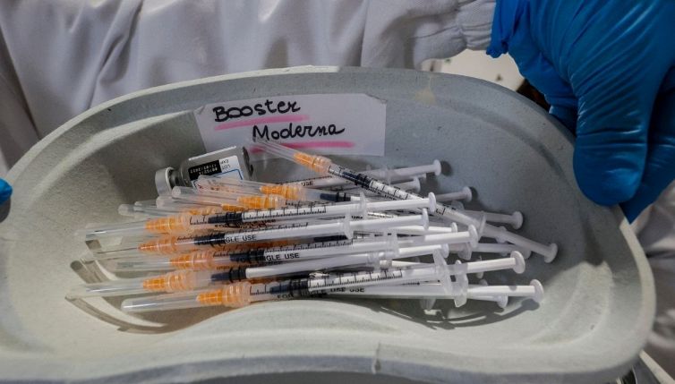Terza dose, quanto è efficace e a cosa serve davvero?