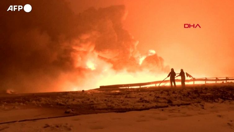 Turchia, esplosione nell'oleodotto Kirkuk-Ceyhan: interrotto il flusso del petrolio