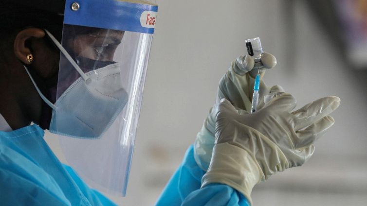 Cos'è l'effetto nocebo, come si manifesta e cosa c'entra coi vaccini anti-Covid