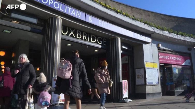 La svolta di Johnson, via mascherine e Green pass in Gb