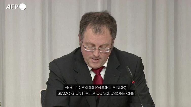 Pedofilia, il rapporto sull'arcidiocesi di Monaco: "Ratzinger commise errori in 4 casi"