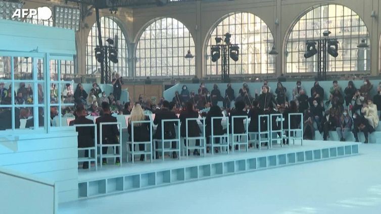 Parigi, Louis Vuitton presenta l'ultima collezione di Virgil Abloh