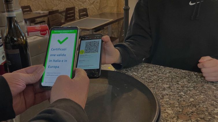 Green pass o obbligo vaccinale al lavoro: cosa dice la legge