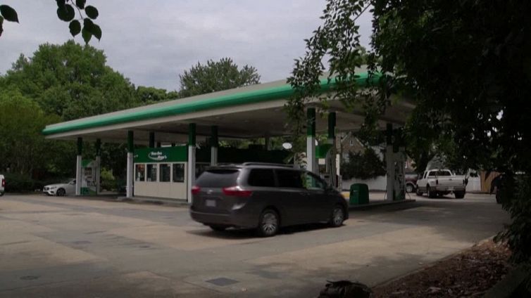 Ll prezzo della benzina corre, ai massimi dal 2013