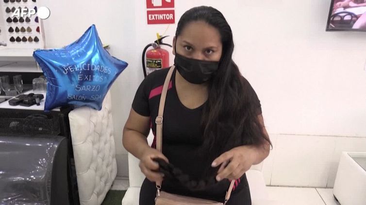 Peru', tagli gratis dal parrucchiere per salvare l'ecosistema marino