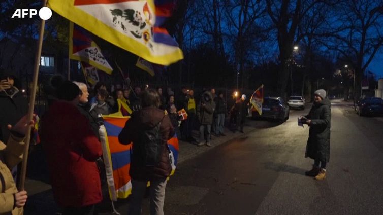 Copenaghen, proteste davanti all'ambasciata cinese: richiesta maggiore liberta' di parola