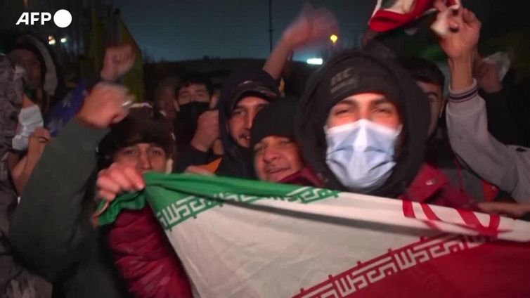 I tifosi iraniani festeggiano la qualificazione ai Mondiali di Qatar 2022