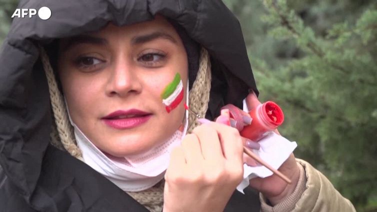 Le donne iraniane tornano per la prima volta allo stadio dopo quasi tre anni