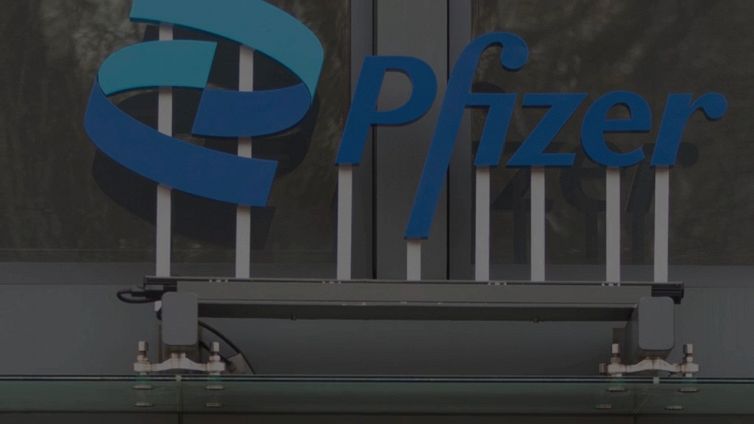 Pfizer, cosa sappiamo sull'eccipiente cancerogeno: smentita l'ultima bufala sul vaccino