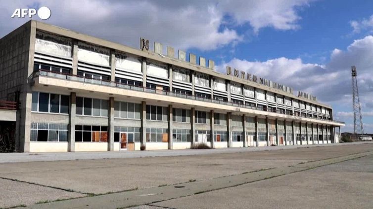 Cipro, le immagini dell'aeroporto di Nicosia abbandonato dal 1974